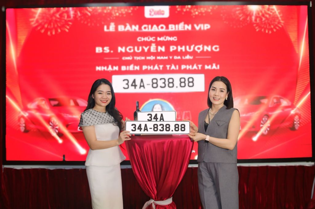 Chủ nhân biển VIP 34A-838.88 được gặp gỡ và trao đổi cùng nhiều nhân vật có ảnh hưởng trên thị trường biển số