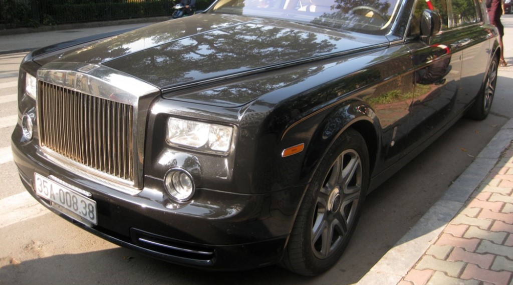 Rolls-Royce Phantom Rồng biển gánh đảo phát tài