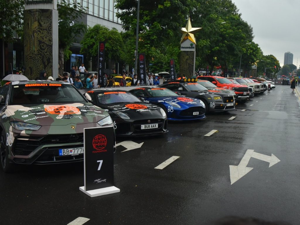 Dàn siêu xe biển VIP đổ bộ Việt Nam tại Gumball 3000