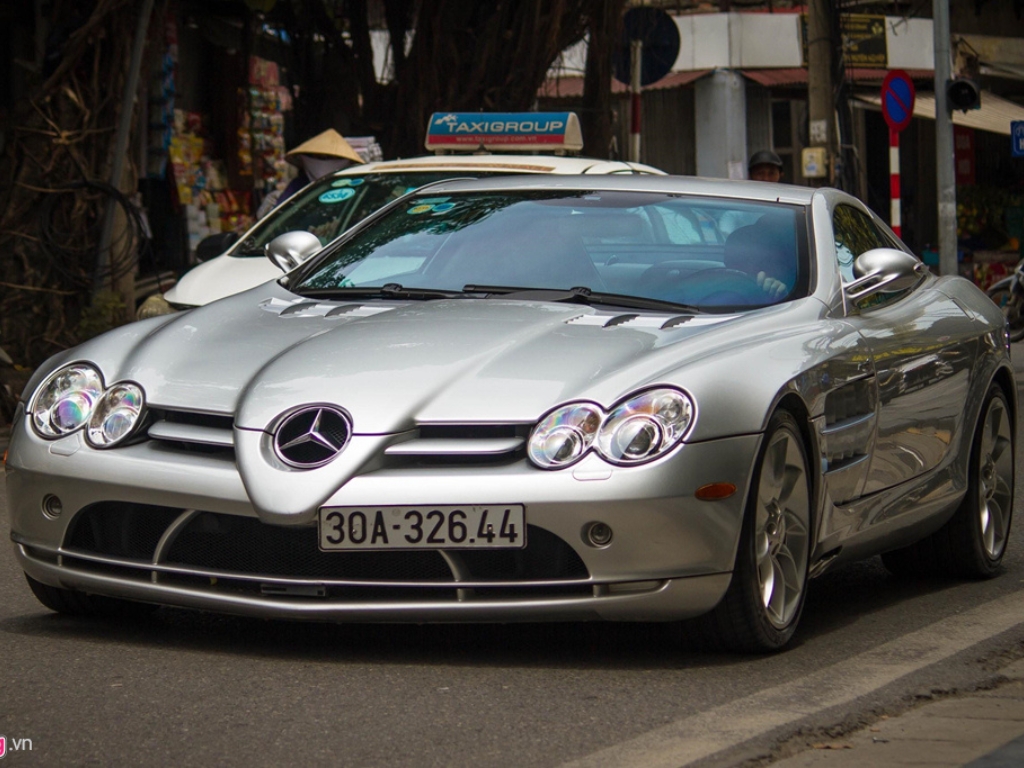 Mercedes SLR McLaren "Mũi tên bạc" độc nhất Việt Nam